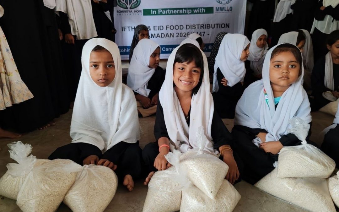 رابطة العالم الإسلامي – مكتب لندن يدعم عائلات الروهينغا بتوزيع زكاة الفطر ووجبات الإفطار